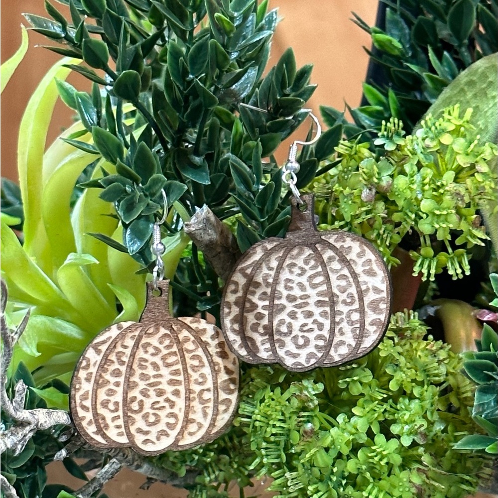 🤎Leopard Wooden pumpkin earrings🤎